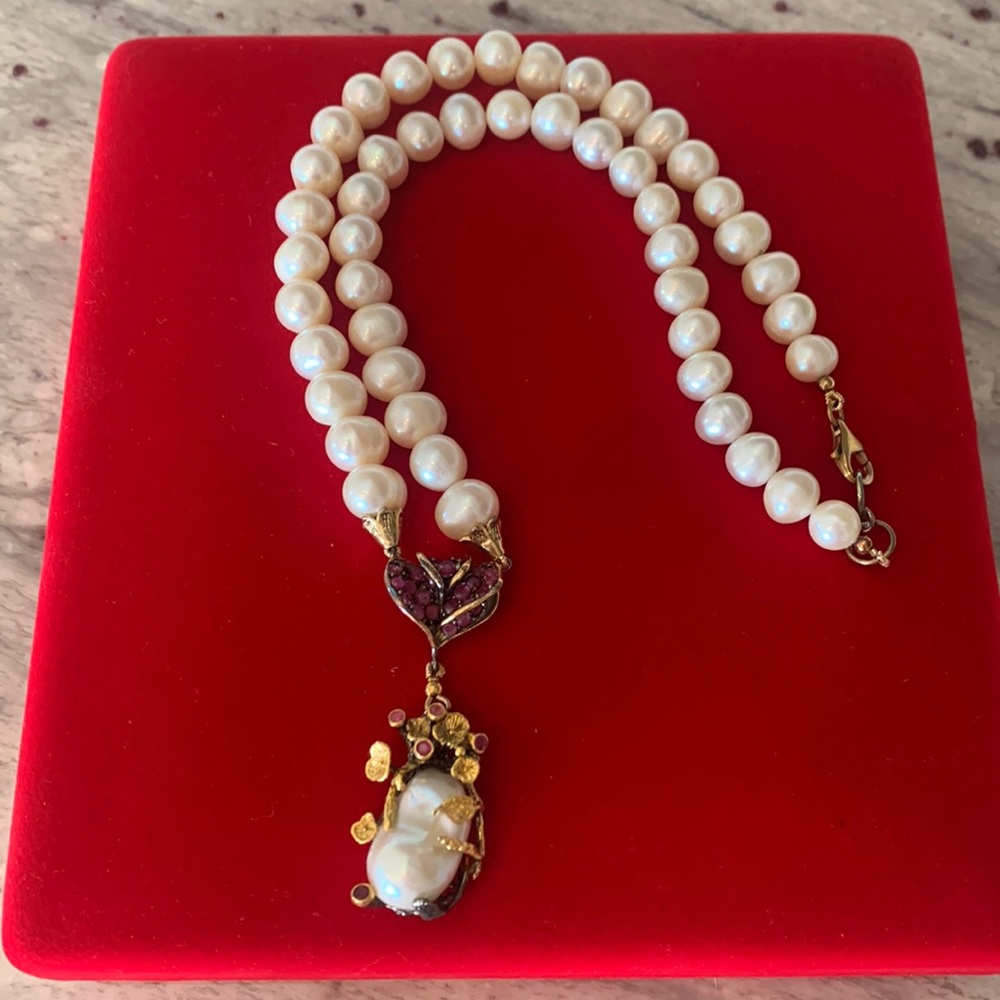 18” Real pearl, baroque pearl & ruby pendant necklace. Gold finish setting.